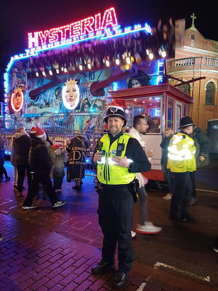 Amazing atmosphere at the Wednesfield Christmas Light switch on. Got a lot of funny looks for my double hat action, which was catching with the <a href="/EttingshallWMP/">Ettingshall, Blakenhall & Spring Vale Police</a> officers too. Great to see @Santa, <a href="/elmo/">Elmo</a> , <a href="/Sureena4WNE/">Sureena Brackenridge MP</a> and not forgetting the <a href="/WolvesMayor/">WolvesMayor</a>