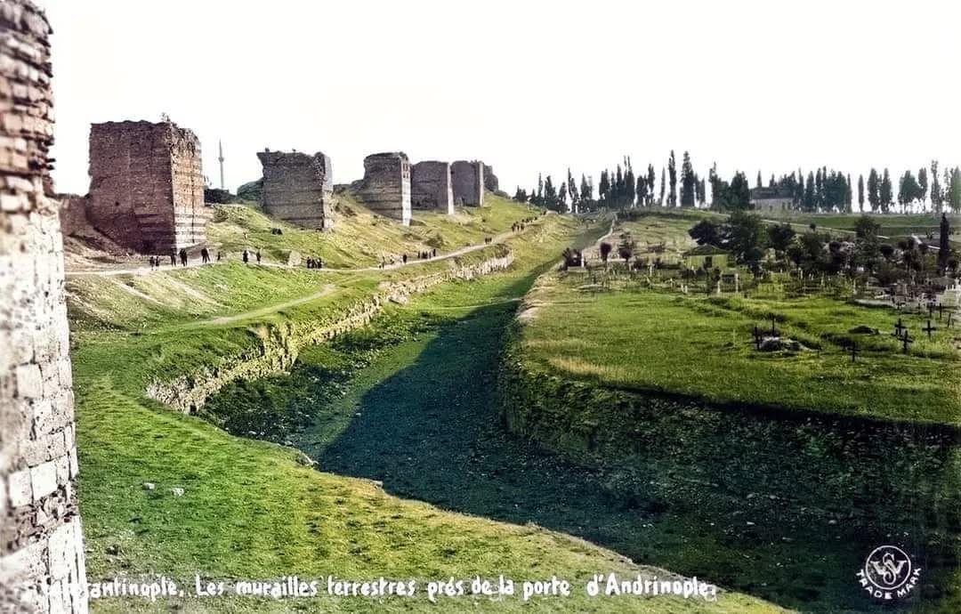 CatImperator's tweet image. Colorized photo from the turn of the century, showing the mighty Theodosian walls of Constantinople, and a ditch, once filled with water.

The triple ramparts, built in the fifth century AD, protected Constantinople for a thousand of years, before succumbing to the Ottoman guns…