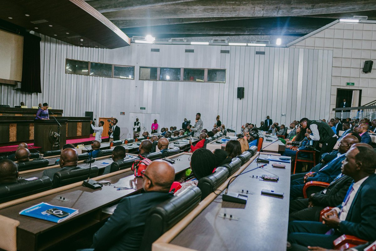 delphin_kas's tweet image. 🇨🇩 RDC – La Première Ministre Judith Suminwa fixe un nouveau cap pour la politique nationale envers la diaspora

La Cheffe du Gouvernement, Judith Suminwa Tuluka, a clôturé ce 27 novembre 2025 l’atelier consacré à l’évaluation de la mise en œuvre des recommandations issues des…