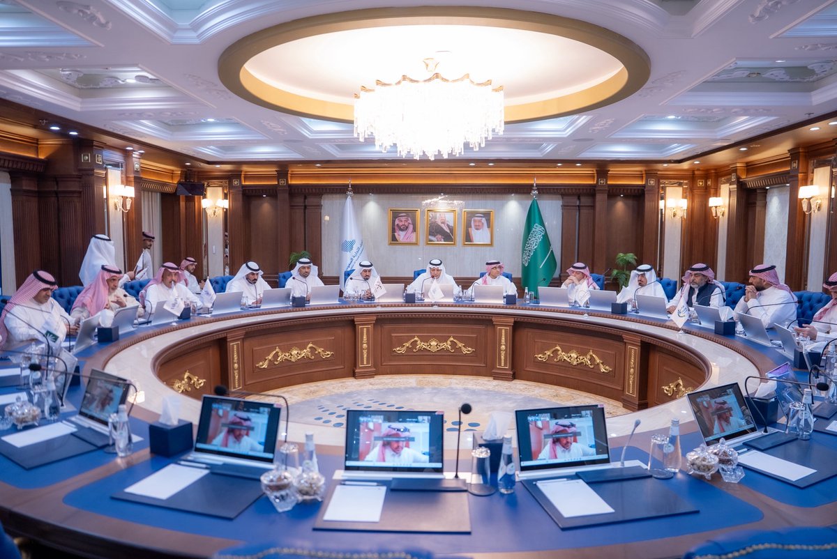 شارك رئيس #غرفة_الخرج م.عبدالعزيز الشريف في الإجتماع الطاريء الذي عقد اليوم لمجلس  #اتحاد_الغرف_السعودية برئاسة أ.حسن الحويزي
والذي تناول قضايا وإجراءات تنظيمية وتطويرية ودعم أنشطة الغرف التجارية بما يعزز من دور الاتحاد والغرف في خدمة قطاع الأعمال وتحقيق مستهدفات التنمية