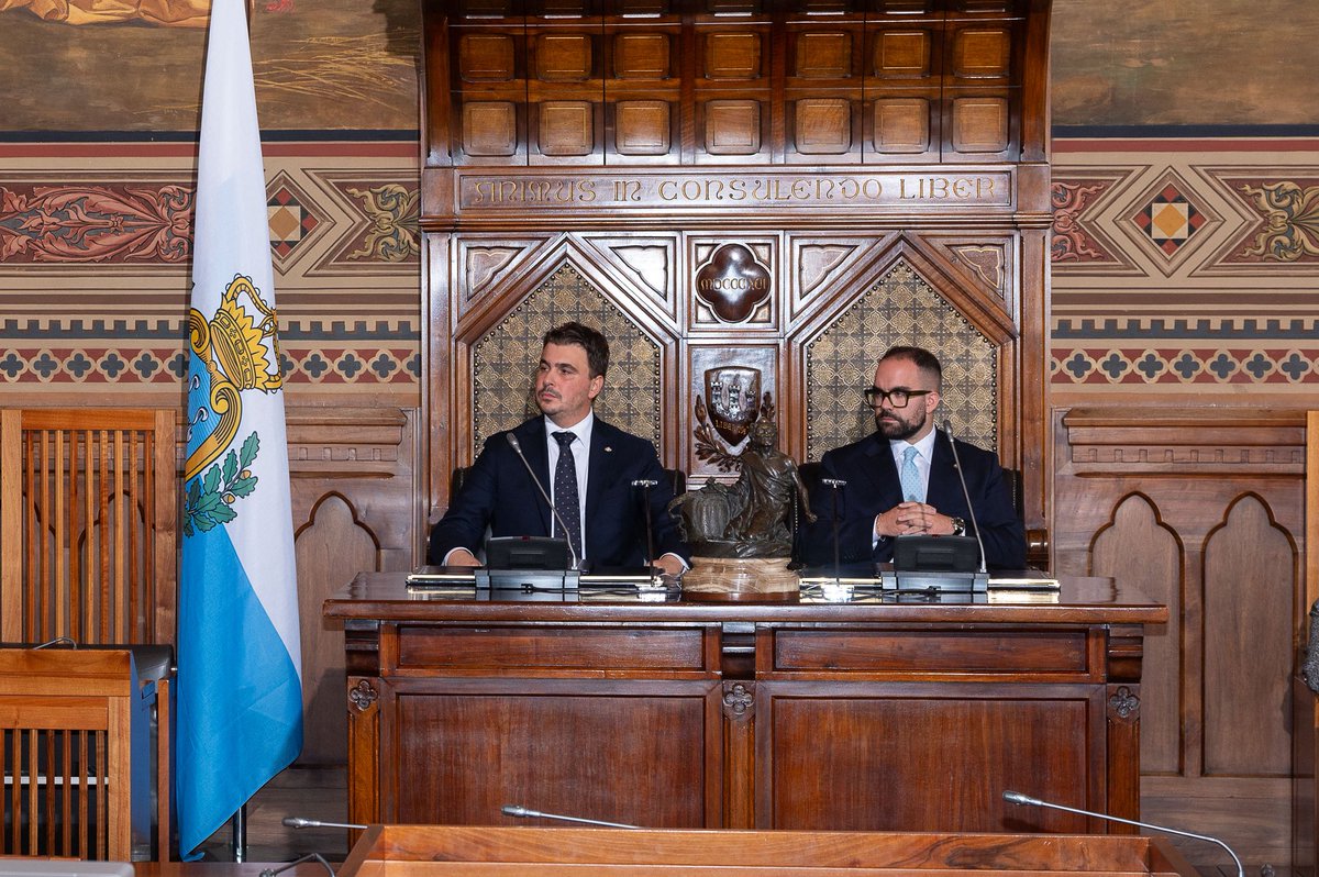 #VISITEISTITUZIONALI
Gli Ecc. mi Capitani Reggenti Matteo Rossi e Lorenzo Bugli, accompagnati dal Segretario di Stato per l’Istruzione e Cultura, Teodoro Lonfernini, verso Parigi per una Visita Ufficiale con il Direttore Generale UNESCO.

👇
reggenzadellarepubblica.sm/pub1/ReggenzaS…