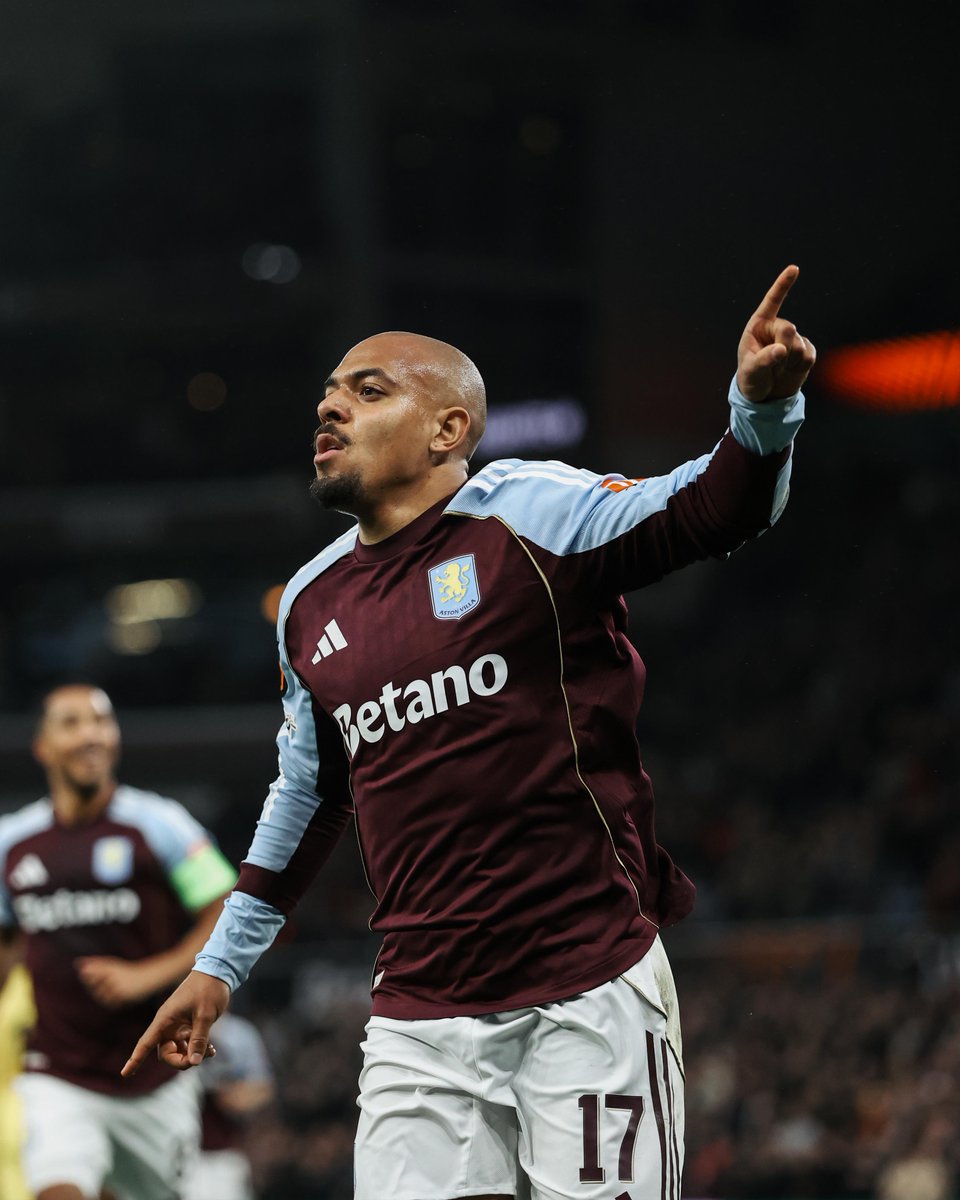 AVFCOfficial's tweet image. A plastic cup won't stop The Don 🥤