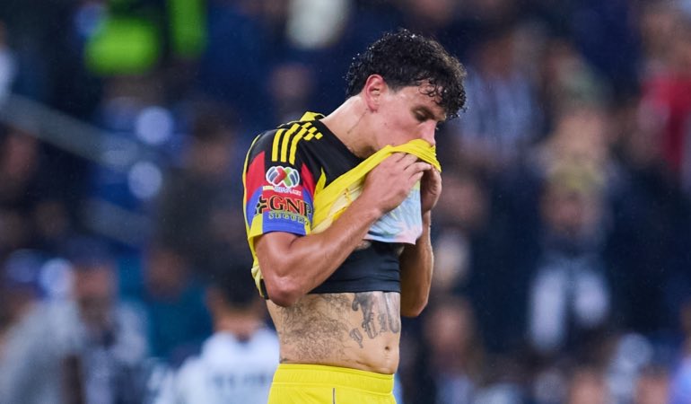 davsilc's tweet image. Llegó para parchar a corto plazo (como sus típicos fichajes de Baños) .Ya dio lo que tenía que dar acá ,se agradece pero ayer con ese error debió sentenciar su salida.