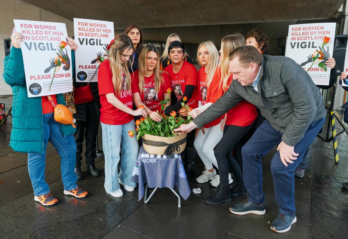 WRNScotland's tweet image. Thank you to everyone who came to our Vigil today to remember the 46 women killed by men

It was a dignified and moving vigil made all the more moving by the presence of the families of murdered women.

&quot;Nobody remembers these women&quot; 

Today we did 
#16DaysOfActivism