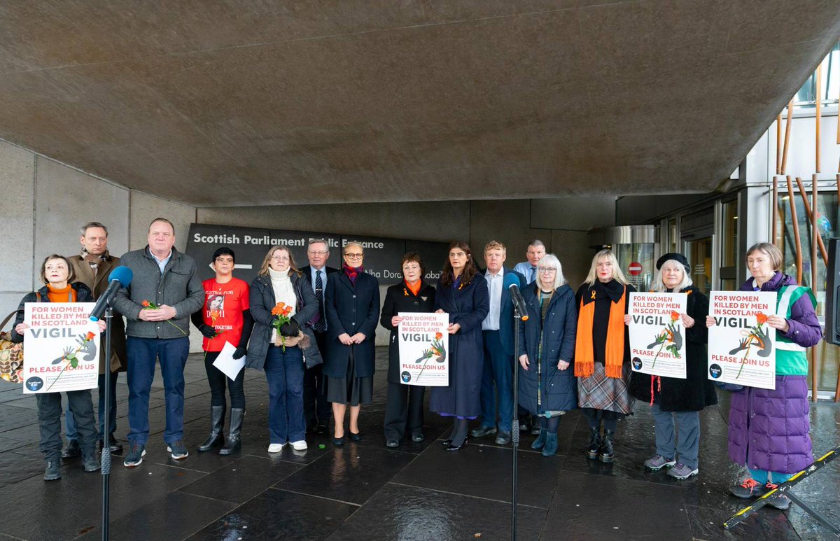 WRNScotland's tweet image. Thank you to everyone who came to our Vigil today to remember the 46 women killed by men

It was a dignified and moving vigil made all the more moving by the presence of the families of murdered women.

&quot;Nobody remembers these women&quot; 

Today we did 
#16DaysOfActivism