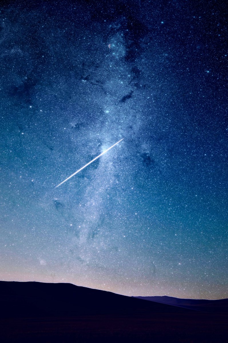 smartyrajesh513's tweet image. What you call “shooting stars” are not stars at all.
They’re tiny cosmic dust grains hitting Earth’s atmosphere at 70,000 km/h, burning up in a flash of light.
This is how a meteor shower begins.
#space #astronomy #deepspace #shootingstars #earth #Meteor