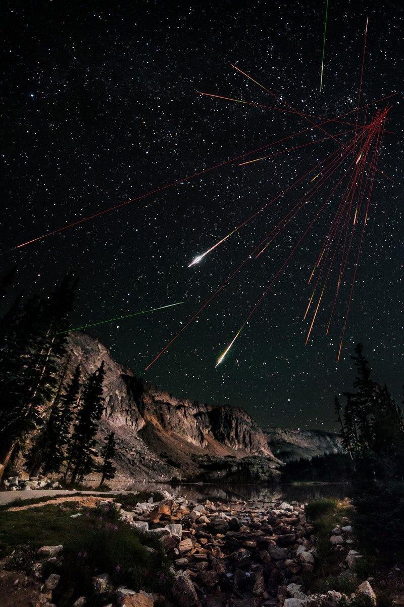 smartyrajesh513's tweet image. What you call “shooting stars” are not stars at all.
They’re tiny cosmic dust grains hitting Earth’s atmosphere at 70,000 km/h, burning up in a flash of light.
This is how a meteor shower begins.
#space #astronomy #deepspace #shootingstars #earth #Meteor