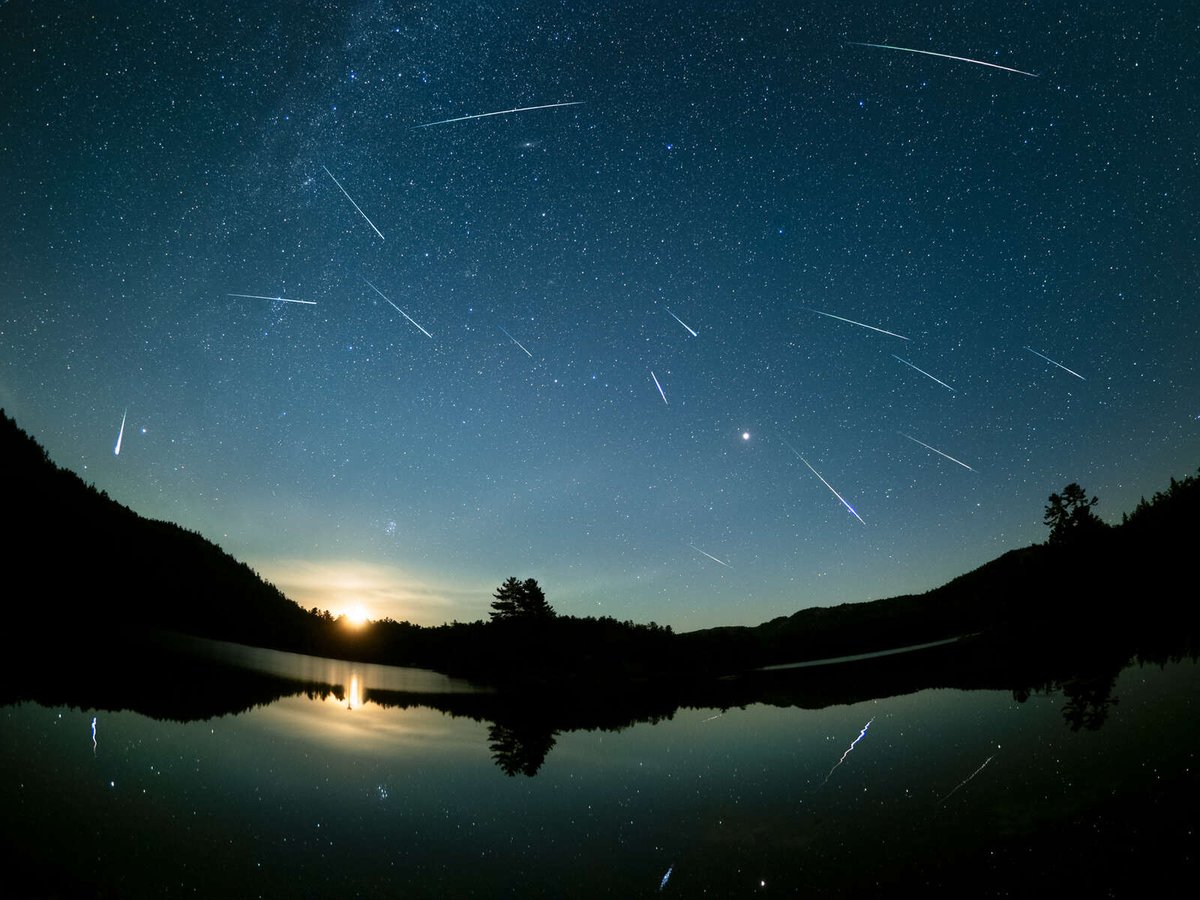 smartyrajesh513's tweet image. What you call “shooting stars” are not stars at all.
They’re tiny cosmic dust grains hitting Earth’s atmosphere at 70,000 km/h, burning up in a flash of light.
This is how a meteor shower begins.
#space #astronomy #deepspace #shootingstars #earth #Meteor