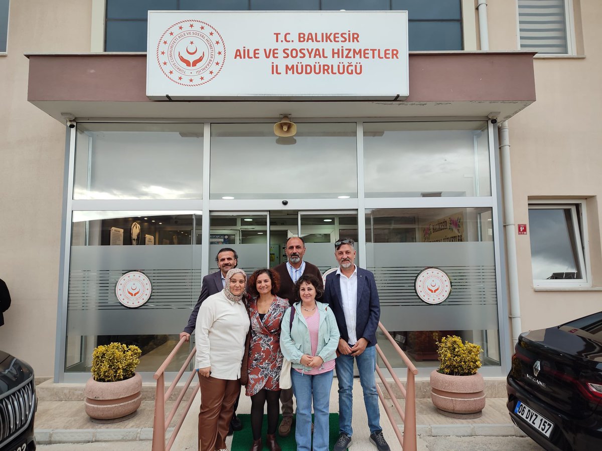 sesgenelmerkezi's tweet photo. 🔵Balıkesir’de sağlık ve sosyal hizmet emekçileri bütçe mitinglerine çağrılıyor. Örgütlenme çalışmaları Genel TİS ve Hukuk Sekreterimiz Salih Erbaş’ın katılımı ile devam ediyor.

📣📣📣
#GeçinemiyoruzHalkİçinBütçeDemokratikTürkiye

📍İzmir | Cumhuriyet Meydanı
🗓️ 29 Kasım Cumartesi | 13:00

📍Van | Musa Anter Barış Parkı
🗓️ 29 Kasım Cumartesi | 12:00