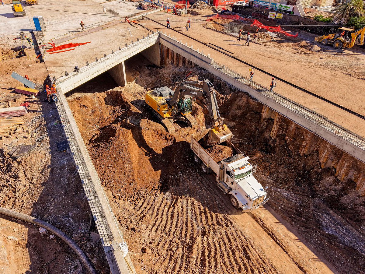 tonoastiazaran's tweet image. ¡Ya se ve la luz al final del túnel!

El Paso a Desnivel Colosio–Solidaridad avanza casi al 80%.
Cada día más cerca de transformar la movilidad en Hermosillo. 💪🏼