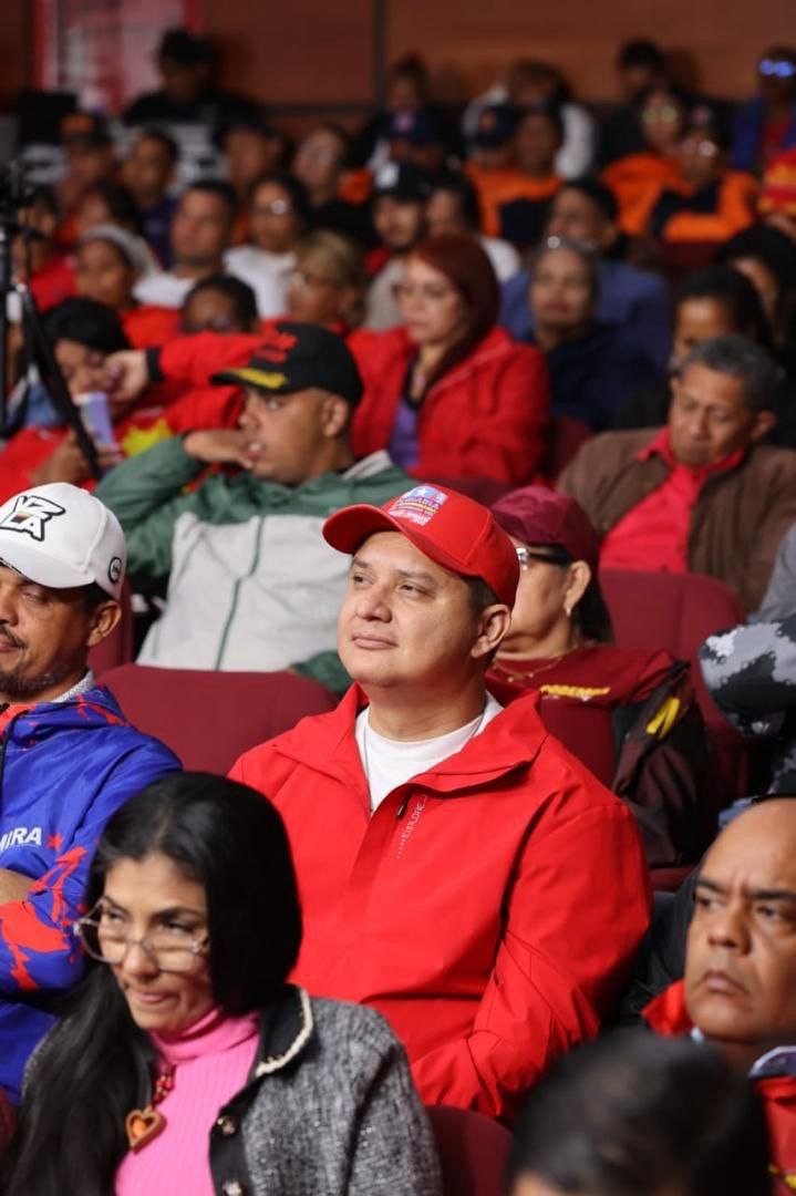 La Venezuela real contradice la matriz mediática: calles, playas y espacios públicos muestran seguridad y vida; la paz se siente en la calle. #CalleBatallaYVictoria #CHCh