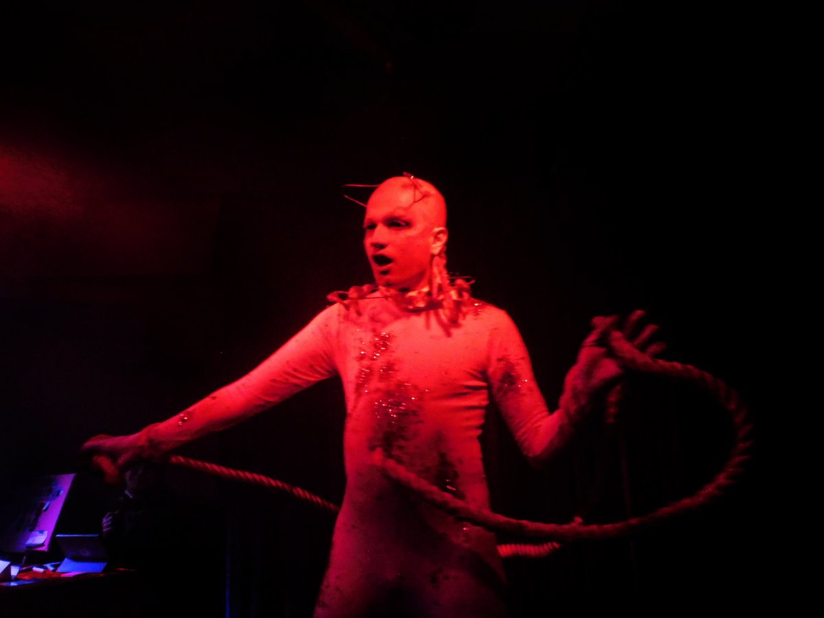 zdravidz's tweet image. Feto abortado drag del viernes pasado en @capillaholymary 

Una de las cosas más divertidas que he hecho en la vida, mil grax a @amxygp por las fotos, a @toxicaMP3 por el mix y a @prisma_lux @Joan_Chvlr y @saltiestvanilla por ayudarme a montar el look y conservar la cordura