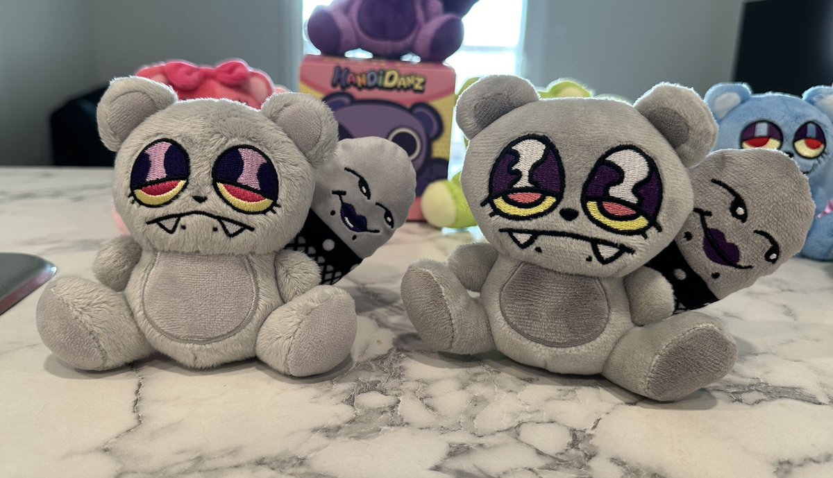 HANDI DANZ NEWS Here's comparisons for the vampire danz! (Via: The