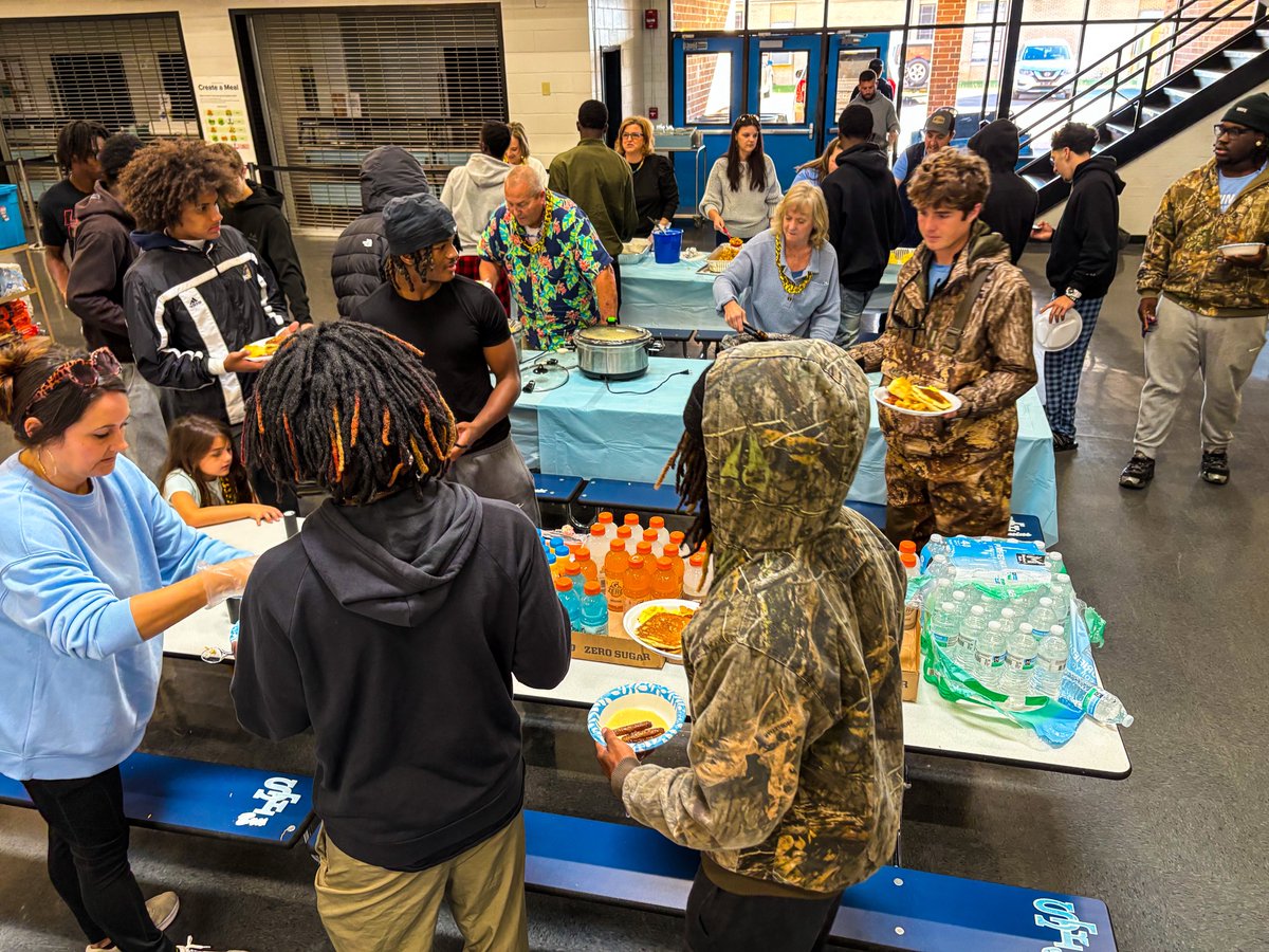 Pass the turkey and run the football! Nothing better than practice on Thanksgiving morning followed by a team breakfast. 

We play at HOME tomorrow night for the Lowerstate Championship! Bruin Nation - we’ll see y’all there! Grab your tickets here: southflorence.f1s.org/athletics