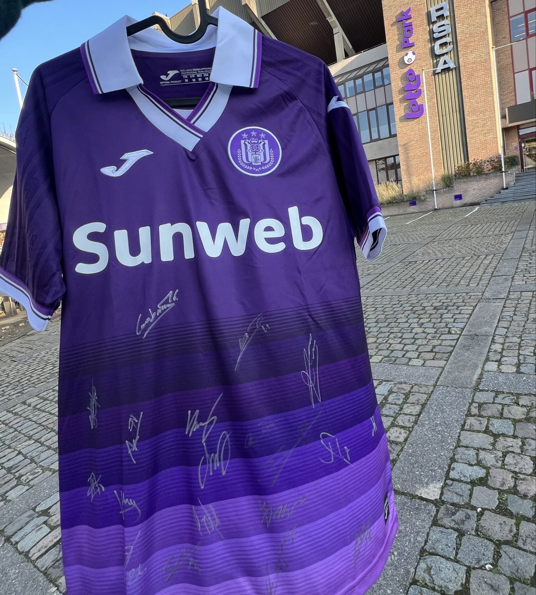 RomVanderPluym's tweet image. 🟣⚪️Pour le derby Union-Anderlecht @ladh vous fait gagner un maillot du RSCA

💬 Likez, partagez et commentez avec votre meilleur moment du choc des deux clubs de Bruxelles 

✉️ Le gagnant sera contacté dimanche en MP