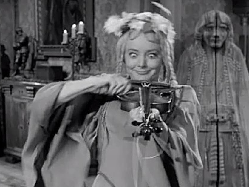 guzmansgomez's tweet image. i can’t believe they’re calling her out of all characters a goth girl