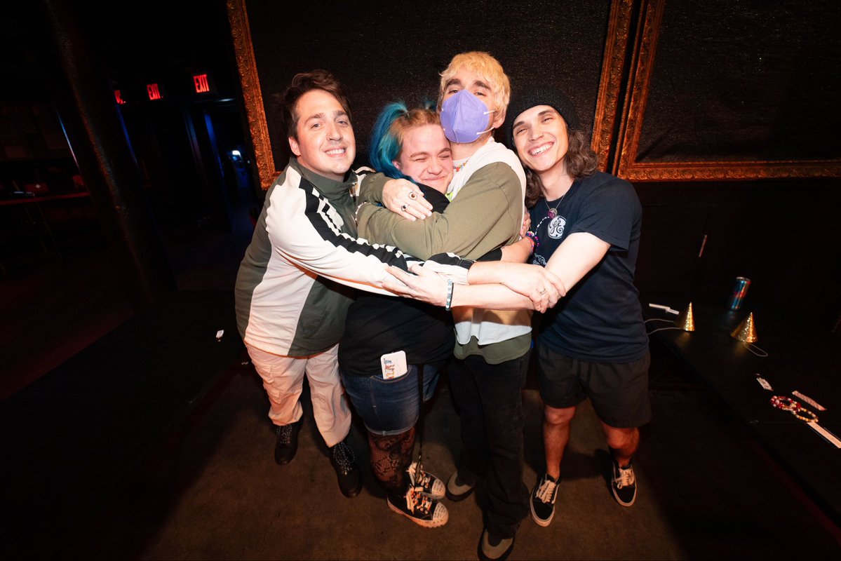 W0RLDDEVASTAT0R's tweet image. i could easily go on for hours about how thankful i am for parx and all of my amazing friends i&apos;ve met through them (i unfortunately can&apos;t fit everyone but just know i love all of you with my entire being)