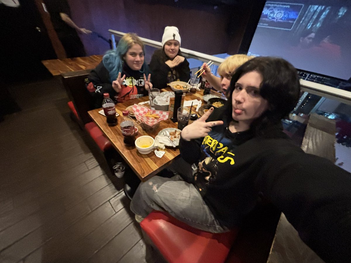 W0RLDDEVASTAT0R's tweet image. i could easily go on for hours about how thankful i am for parx and all of my amazing friends i&apos;ve met through them (i unfortunately can&apos;t fit everyone but just know i love all of you with my entire being)