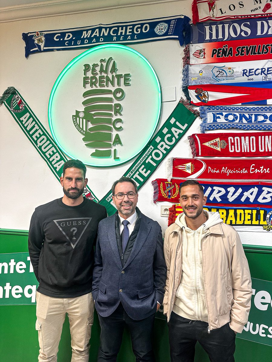 El Antequera Club de Fútbol felicita a la Peña Frente Torcal por la inauguración de su nueva sede, un hito muy especial al tratarse de la primera peña del club con sede oficial en nuestra ciudad.

💚 Reconocemos y agradecemos su compromiso con el #AntequeraCF, así como el apoyo