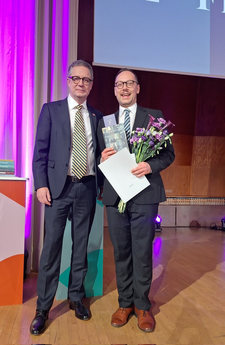 Tässä tietokirjallisuuden Finlandia-voittaja Paavo Teittinen. Hänen teoksensa Pitkä Vuoro - Kuinka moderni orjuus juurtui Suomeen on yhteiskunnallisesti todella merkittävä teos. Uhrien kohtaloiden lisäksi siinä kerrotaan kuinka yhteiskuntamme järjestelmät ylläpitävät riistoa.