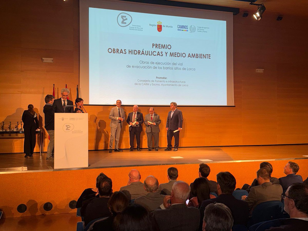 🏘️🎖️ Premios Obras Hidráulicas y Medio Ambiente, el premio es para Vial de los Barrios Altos de #Lorca

Redactado por NASER Ingenieros, pone el foco en una obra que ha sabido responder con precisión técnica a un entorno urbano y topográfico muy exigente.

#PremiosObraCivilRM2025