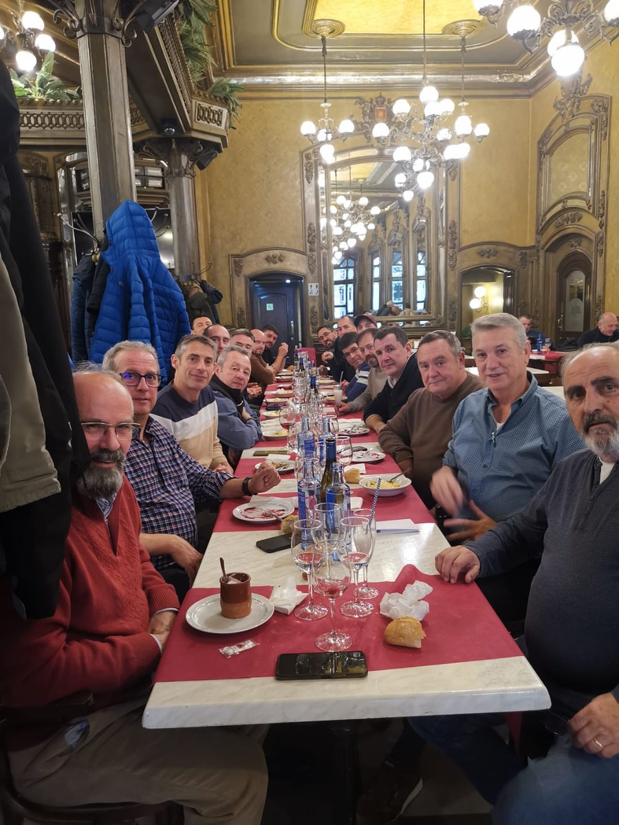 Reunión semestral de la Delegación de <a href="/AsesGCNavarra/">AsesGC Navarra</a> con Jefatura de la Zona de Navarra para tratar temas de interés para la escala de Suboficiales, y posterior reunión y comida de hermandad con los socios. 💯X💯 Suboficiales ❗