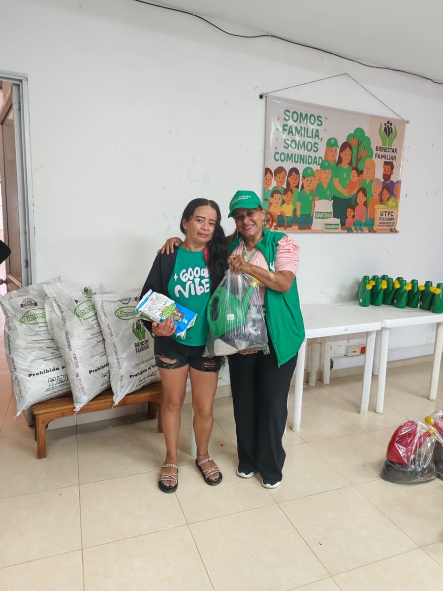#BienestarNariño | En Policarpa, las familias y la comunidad presentaron la iniciativa «Huertas del Buen Vivir», desarrollada por la Unidad de Tejido Comunitario, que contó con la participación activa de 53 familias, beneficiando a 125 personas.
#SomosFamiliaSomosComunidad