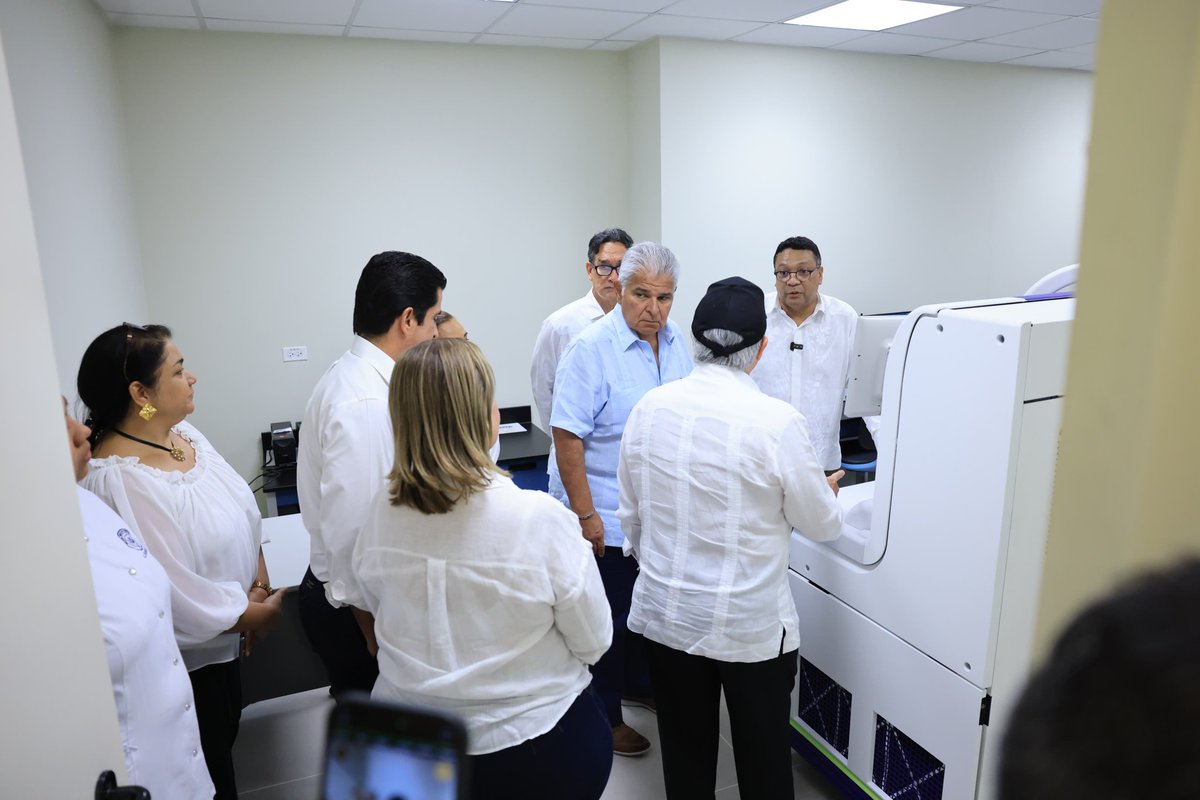 Hoy, el presidente de la República,  <a href="/JoseRaulMulino/">José Raúl Mulino</a>  inauguró la  Policlínica Especializada Dr. Rodrigo Hidalgo González, de David. 

La nueva policlínica de David beneficiará a más de 140 mil personas de la comunidad de Alto Verde y áreas aledañas. 

La policlínica brindará