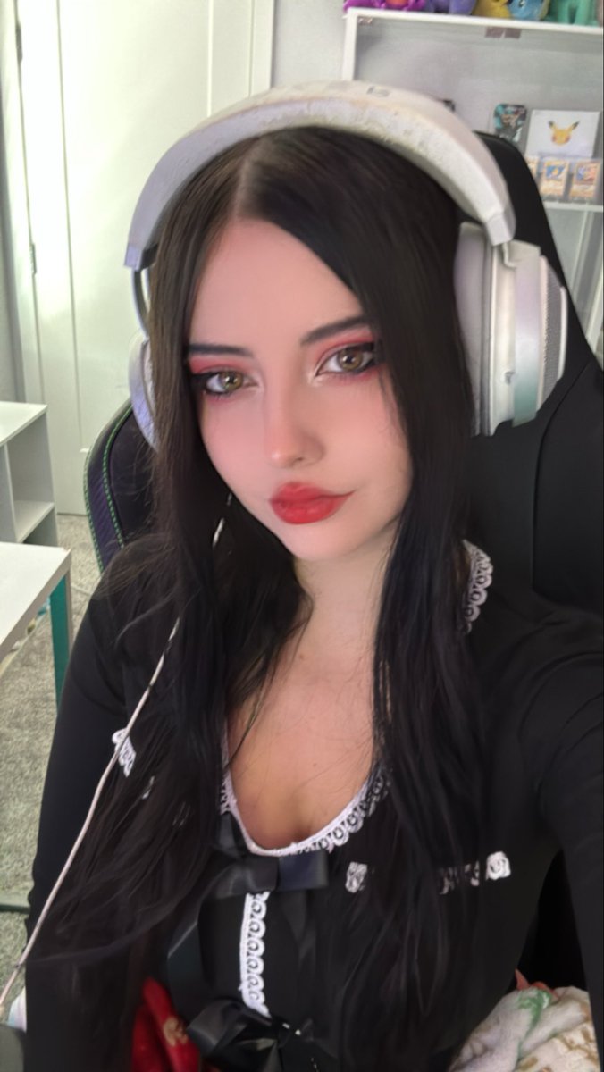 Live !!! Come hang out! twitch.tv/juliaburch