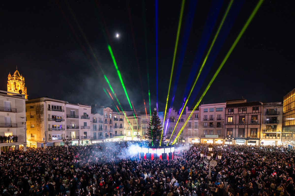 L’espectacle “El Batec del Nadal” encén els llums de Nadal a Reus 🎄

ℹ️ reus.cat/noticia/galeri…

<a href="/ReusPromocio/">Reus Promoció</a>