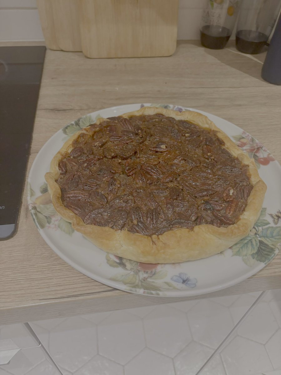 ConquerNicolas's tweet image. Qui dit Thanksgiving, dit ma tarte signature à la noix de pécan. 🥧

5000 calories par bouchée…
Et chaque gramme en vaut la peine. 🔥