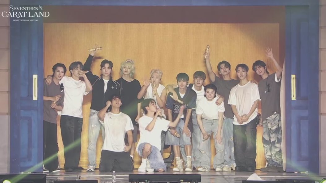 snowkhoshi's tweet image. crying now cause we were so used to seeing all 13 on stage together 😭