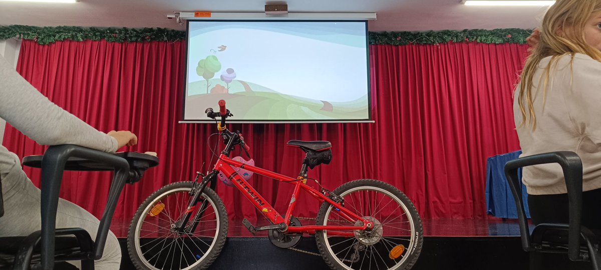 os alumnos de 3º y 6º de Primaria han recibido una charla vital de la Policía Local sobre Seguridad Vial: uso responsable de la bici, peatones y normas de circulación. ¡Su protección es lo primero!

📰 Todos los detalles en la web: rafaelfernandezmayoralas.es/seguridad-vial/
