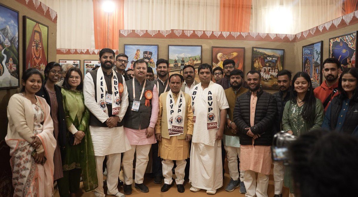 71वें राष्ट्रीय अधिवेशन की प्रदर्शनी का उद्घाटन पतंजलि योग ट्रस्ट के महासचिव आचार्य बालकृष्ण जी, उत्तराखंड सरकार में शिक्षा स्वास्थ्य एवं सहकारिता मंत्री डॉ. धन सिंह रावत, अभाविप के राष्ट्रीय उपाध्यक्ष डॉ. आशुतोष मंडावी एवं अभाविप के राष्ट्रीय मंत्री श्री आदित्य तकियार की