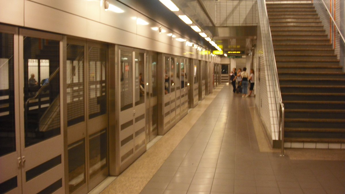 🔴⚖️ Toulouse (31) - Un Franco-Algérien, arrivé en 2019, agresse sexuellement une étudiante dans le métro. Un homme l'expulse de la rame à coups de pied.
Il continue sur le quai à s'approcher de femmes.

Peine : 12 mois avec sursis + stage de lutte contre le sexisme.

Peine