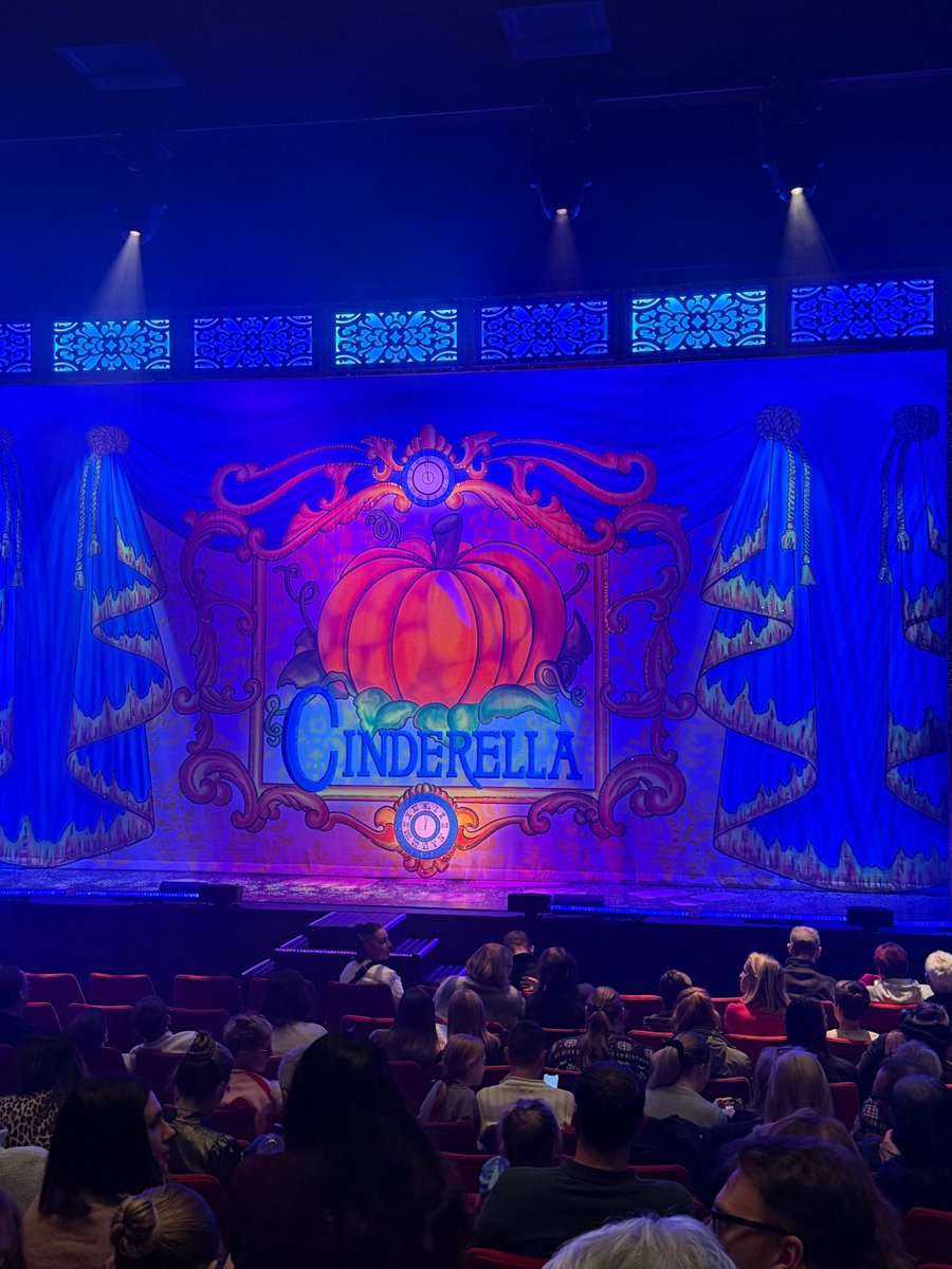 Press night ⁦<a href="/The_Garrick/">Lichfield Garrick 🎭</a>⁩ . Oh yes it is! Review tomorrow