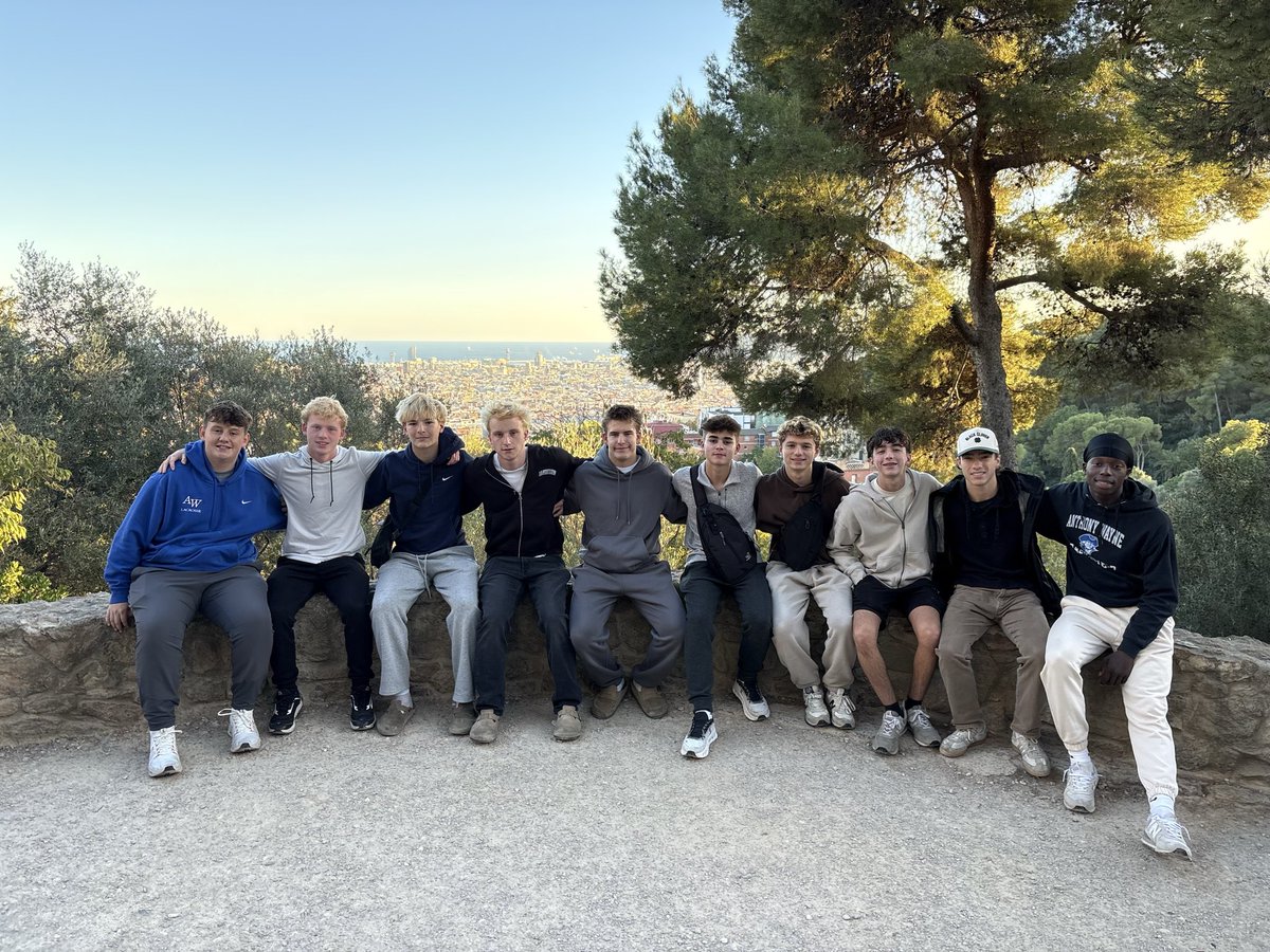 Day 7 (Thanksgiving edition) saw the group fly to Barcelona for the final leg of the journey. A tour of the Gothic Quarter and a visit to Park Güell. A sunny finish to the trip! #GeneralsAbroad