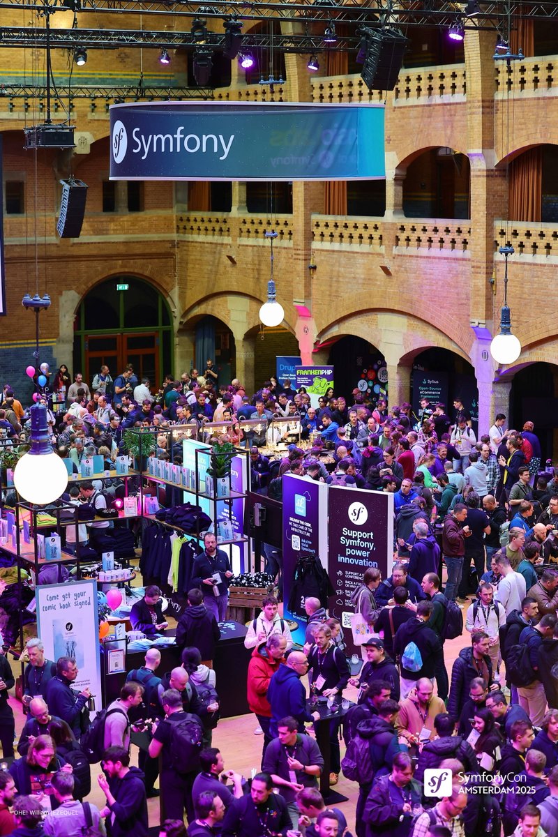 upsundotcom's tweet image. Day 1 at #SymfonyCon was pure energy ☁️💙 Thanks for joining our talks on AI-powered dev, ethical docs, analytics, integrations, and the stories behind the features. See you tomorrow for more! ✨