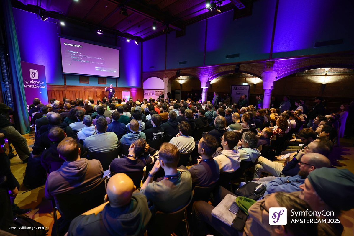 upsundotcom's tweet image. Day 1 at #SymfonyCon was pure energy ☁️💙 Thanks for joining our talks on AI-powered dev, ethical docs, analytics, integrations, and the stories behind the features. See you tomorrow for more! ✨