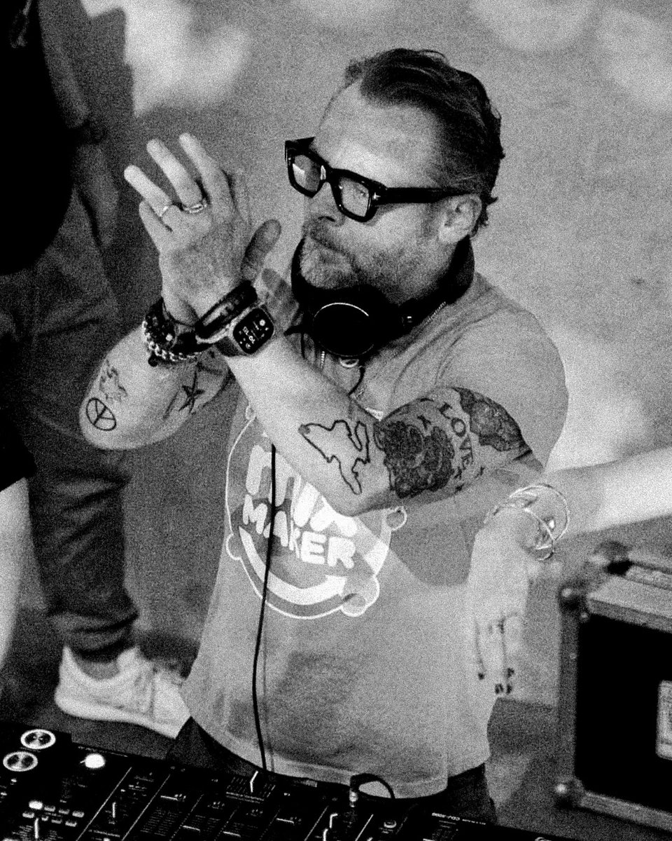 alexjameshq's tweet image. Here&apos;s to Simon Pegg - A Cheese Hub and @thebigfeastival Favourite.