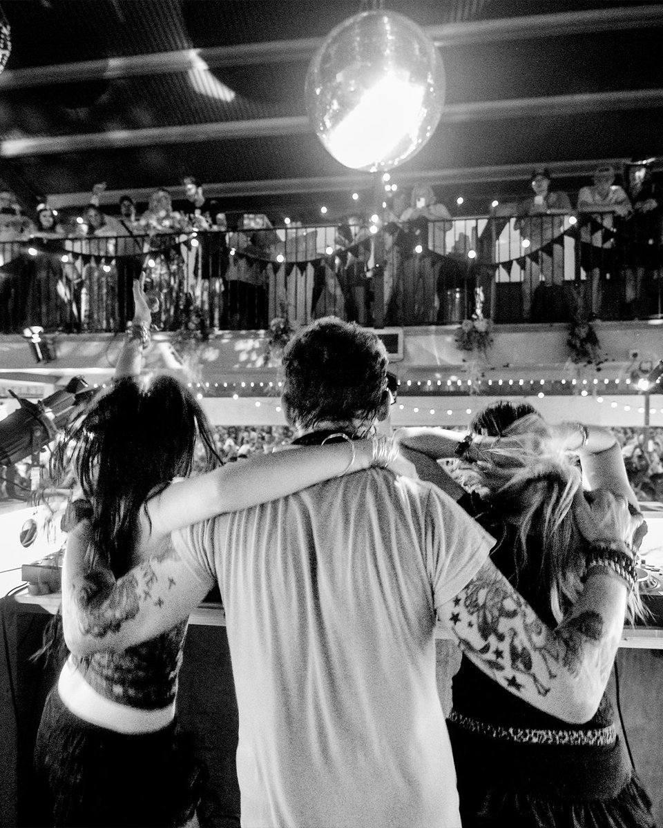 alexjameshq's tweet image. Here&apos;s to Simon Pegg - A Cheese Hub and @thebigfeastival Favourite.