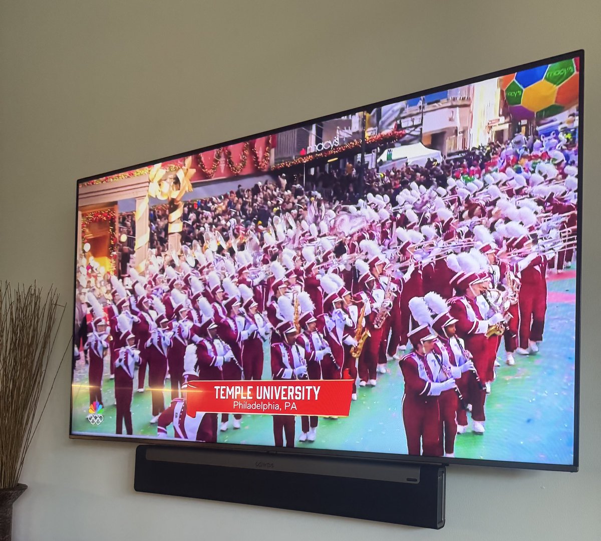 therealmysbee's tweet image. Loved seeing my alma mater @TempleUniv performing at the #MacysThanksgivingDayParade2025! @TempleAlumni #TempleMade #TempleTuff  🦉 🍒 🤍
