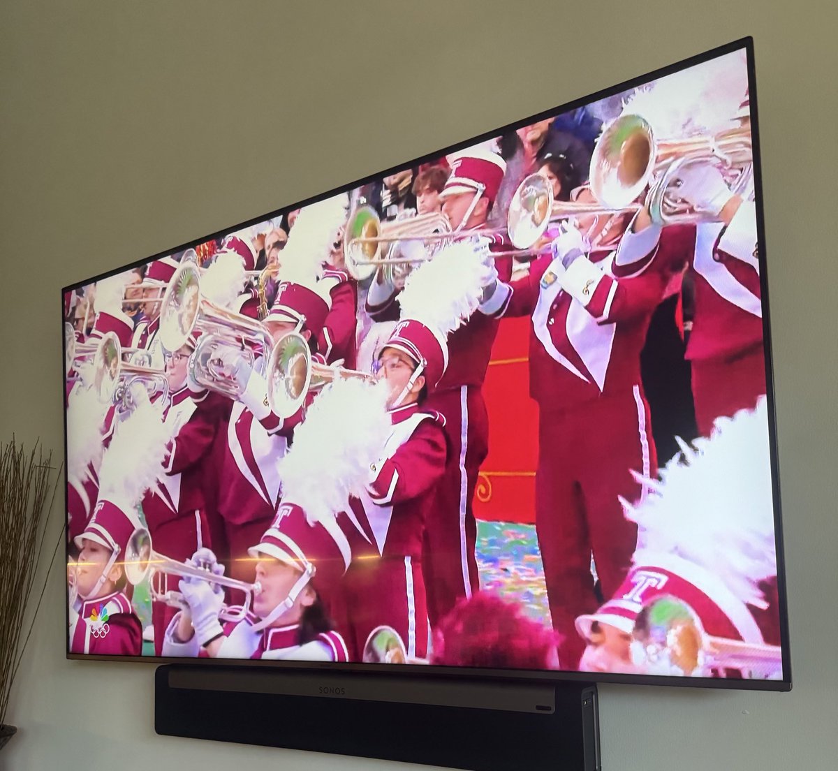 therealmysbee's tweet image. Loved seeing my alma mater @TempleUniv performing at the #MacysThanksgivingDayParade2025! @TempleAlumni #TempleMade #TempleTuff  🦉 🍒 🤍