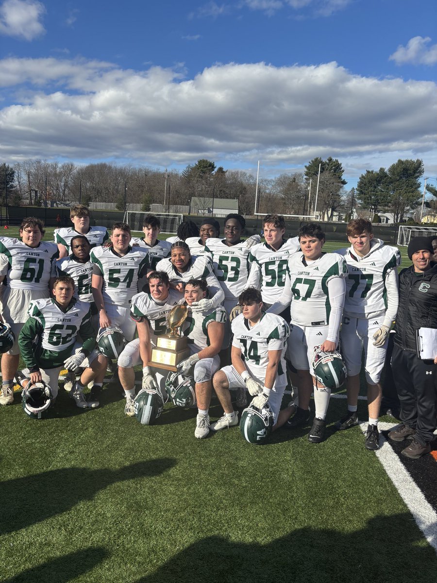 msasin40's tweet image. 9-3 and 4 straight wins over Stoughton for these Seniors is a great season!  Proud of all the boys for being resilient and grinding throughout a lot of adversity.  Proud to say I got to coach them and especially proud of #72. Thank you seniors and good luck!  #nextlevel