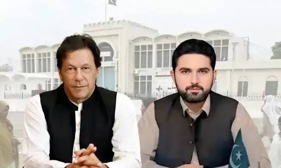 𝗝𝗨𝗦𝗧 𝗜𝗡
Adiala Jail Superintendent &amp; Dy. Superintendent have reached out to Chief Minister KPK Sohail Afridi. CM Sohail Afridi said he wanted to meet #ImranKhan. In the meanwhile, #ShehbazSharif has reached #London urgently. He was not received by any British authority.
1/2