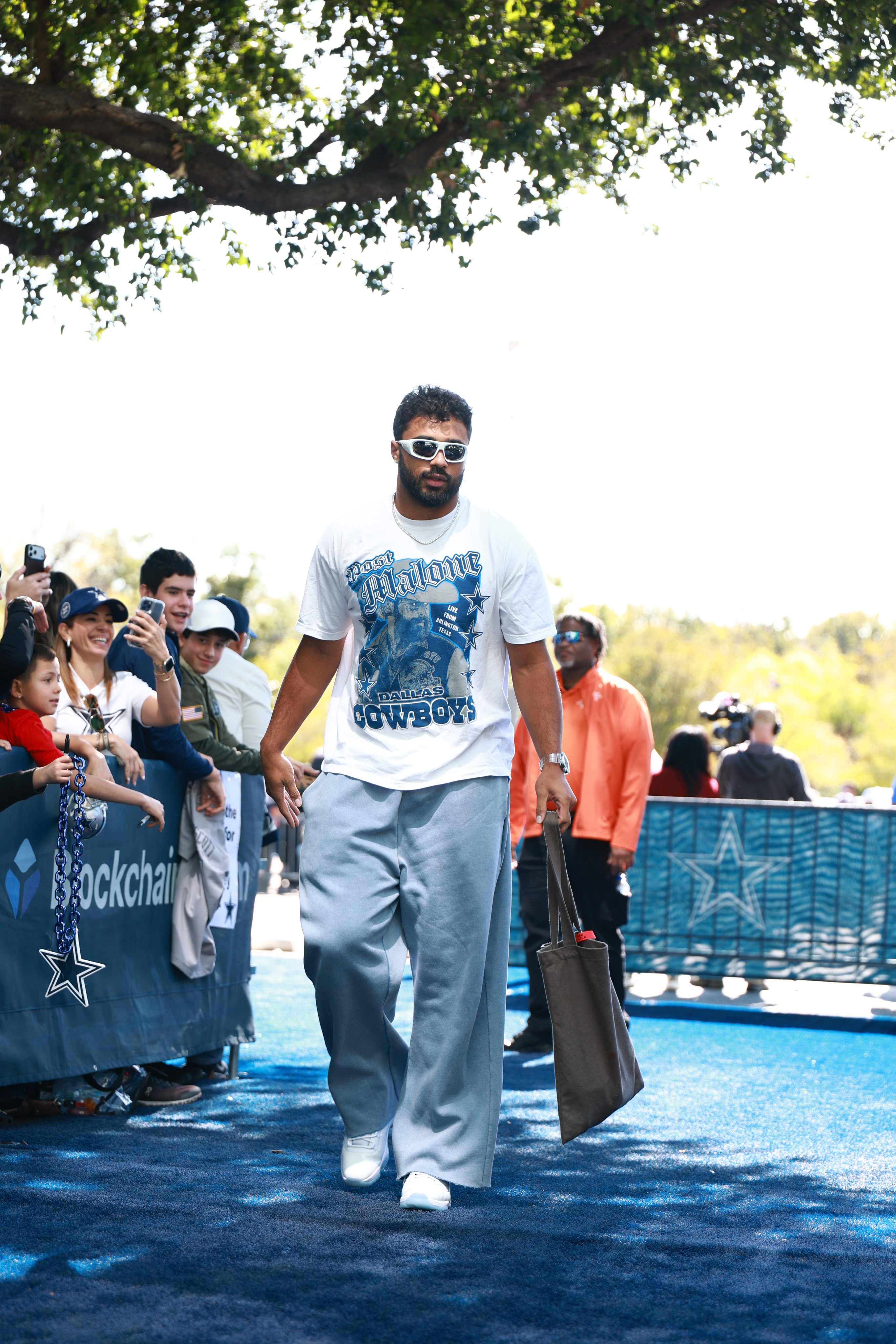 G6yJTwmXIAE0fJp (2731×4096)