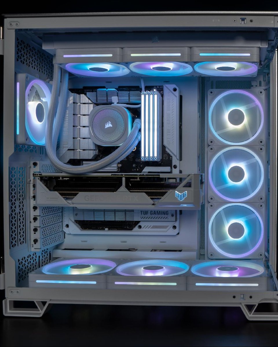 CORSAIR's tweet image. Bring amazing airflow and lighting to your PC with iCUE LINK LX120-R RGB Fans, featuring reverse rotors, dual light loops, and simplified iCUE LINK connectivity.

💰 Save 20% with our sitewide promotion: cor.sr/iCUE-LINK-LX12…