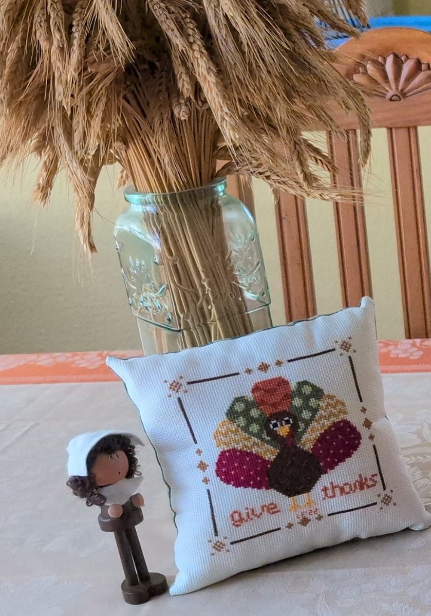 zenkittiesmama's tweet image. Happy Thanksgiving friends! So grateful for #CatTwitter! #Thanksgiving2025