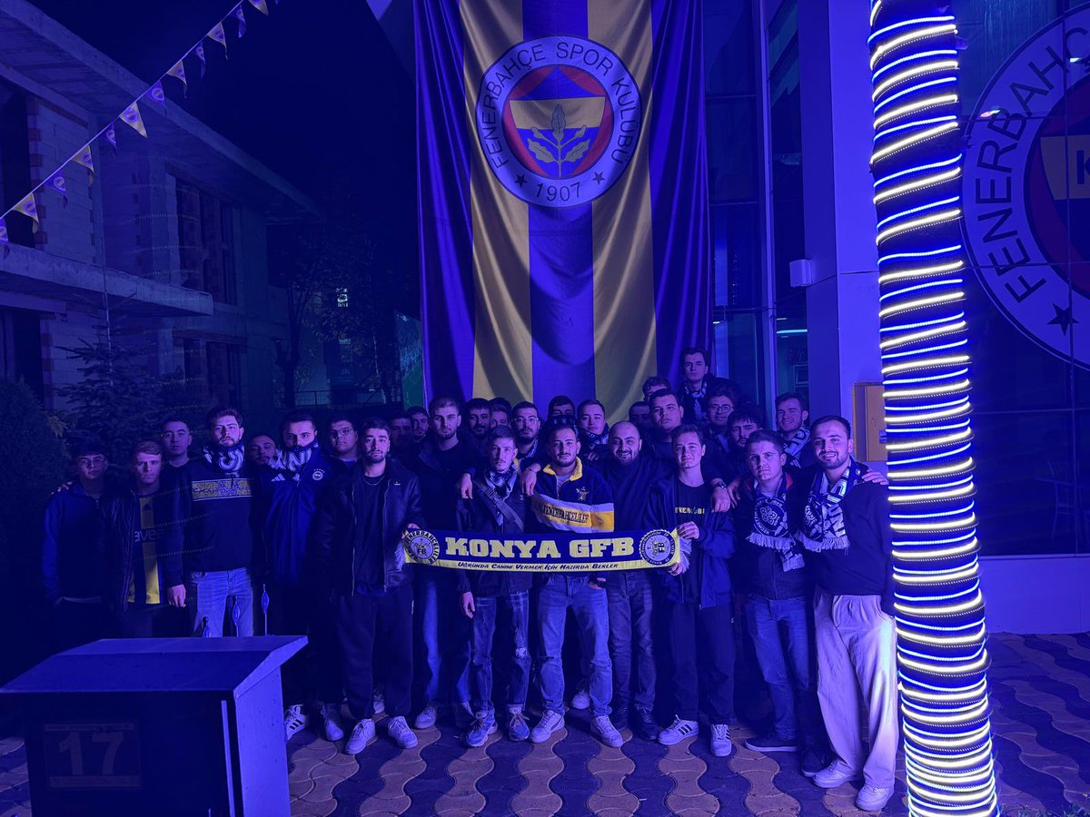 FENERBAHÇE’miz - ferencvaros maçını izlemek için bir araya geldik.

#NecmettinErbakanUNIGFB #UNIGFB