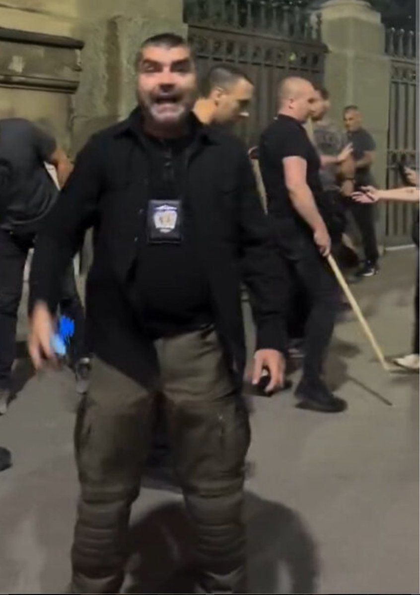 Advokatmz's tweet image. 💥DOGORELO💥
INTERPOL  ZAPRETIO MUP.rs DA ĆE IH IZBACITI IZ ORGANIZACIJE UKOLIKO KRIČAK BUDE NAČELNIK 
UKP ( Zato što je lice na poternici INTERPOL.a zbog više K.D)
RT! RT! RT! RT!RT!RT! RT!
ILI NAS BITI NEĆE❗
#kričak #blokade